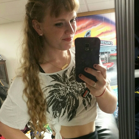 Meet your Posher, Haley - Picture 4 of 4